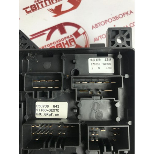 Блок запобіжників Kia Sorento 2002-2009 911603E070